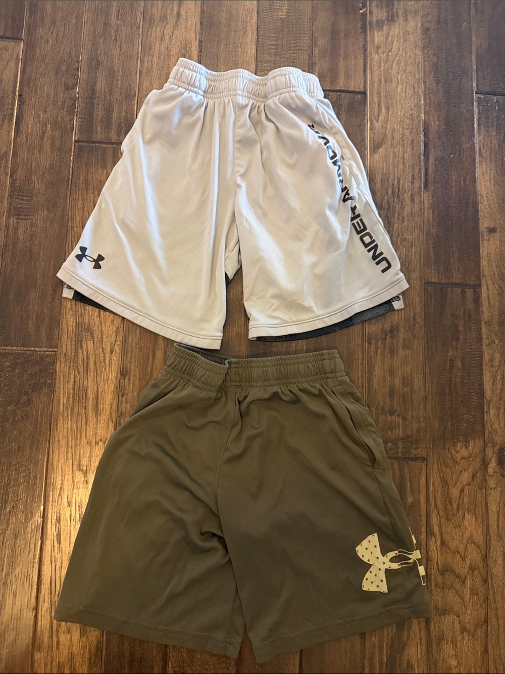 Under Armour Boys Athletic Shorts Size S Olive Green & Light Gray - 2 - Picture 2 of 3